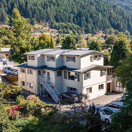 The Flaming Kiwi Backpackers Hostel Queenstown Exterior foto