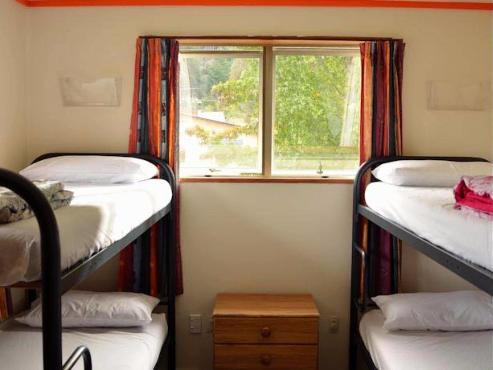 The Flaming Kiwi Backpackers Hostel Queenstown Exterior foto